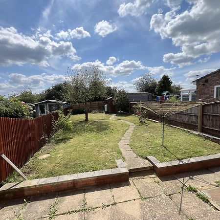 Villa Charming 3-Bed House In Leighton Buzzard Esterno foto